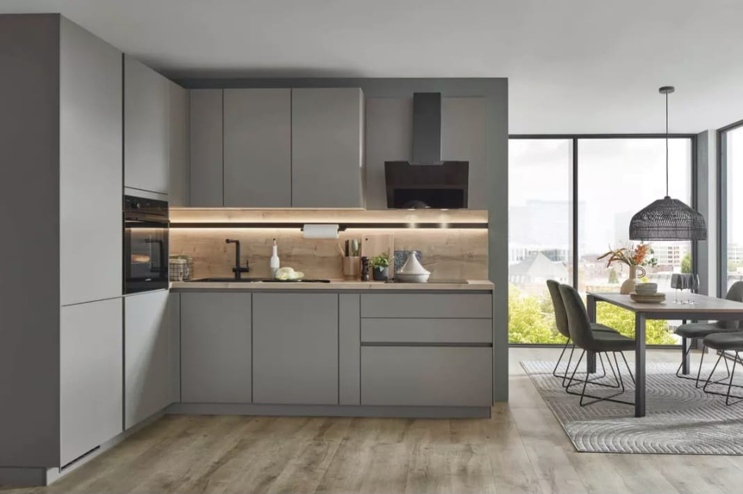 🏡 Eckküche „UrbanStyle L 281“ – 190× 91 cm (Matt Weiß / Matt Eiche)