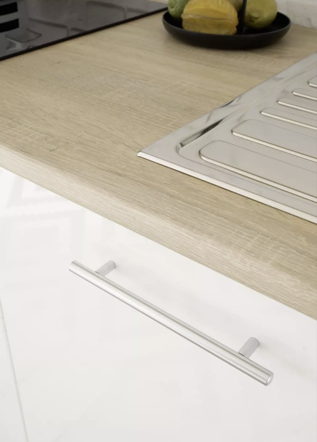 Moderne Küchenzeile „Aurora“ ohne Elektrogeräte – Eiche/Weiß Hochglanz